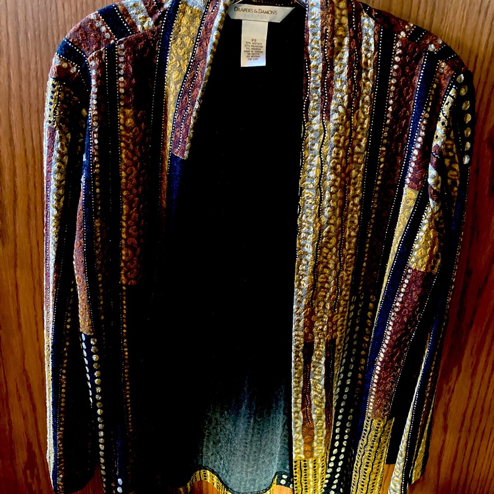 Lightweight polyester jacket